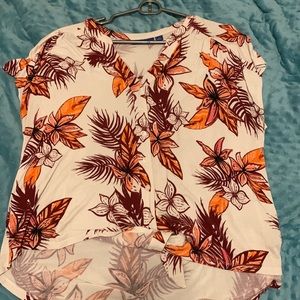Floral Shirt in a size L from APT. 9.